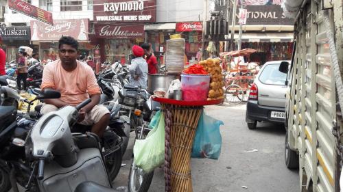 Khate wale ladoo at Katra Jail Mal Singh Market